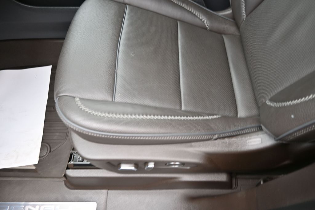 2021 GMC Yukon Denali - Photo 12