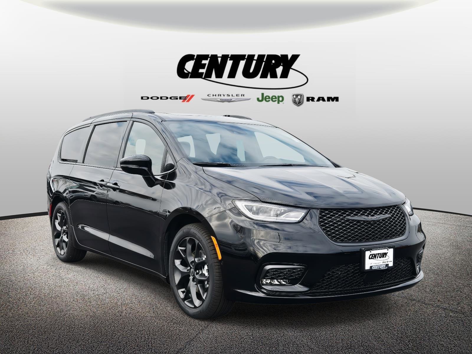 2026 Chrysler Pacifica Limited's photo