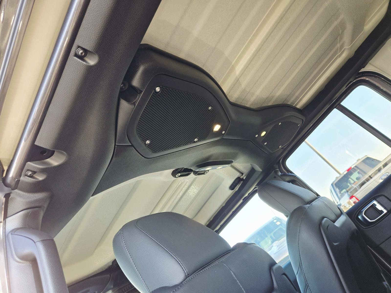2026 Jeep Wrangler 4-Door Sahara - Photo 14