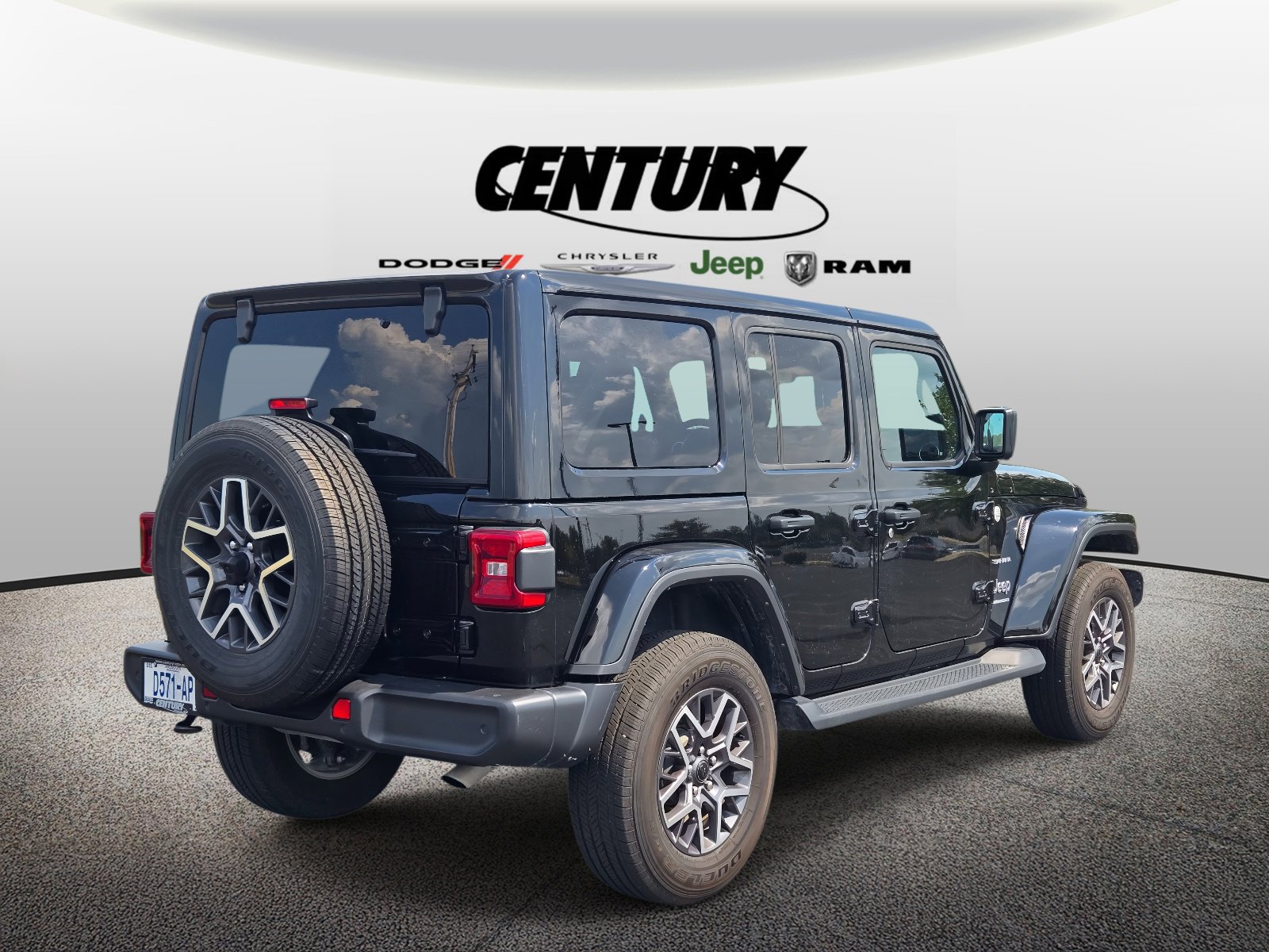 2024 Jeep Wrangler Sahara photo 3