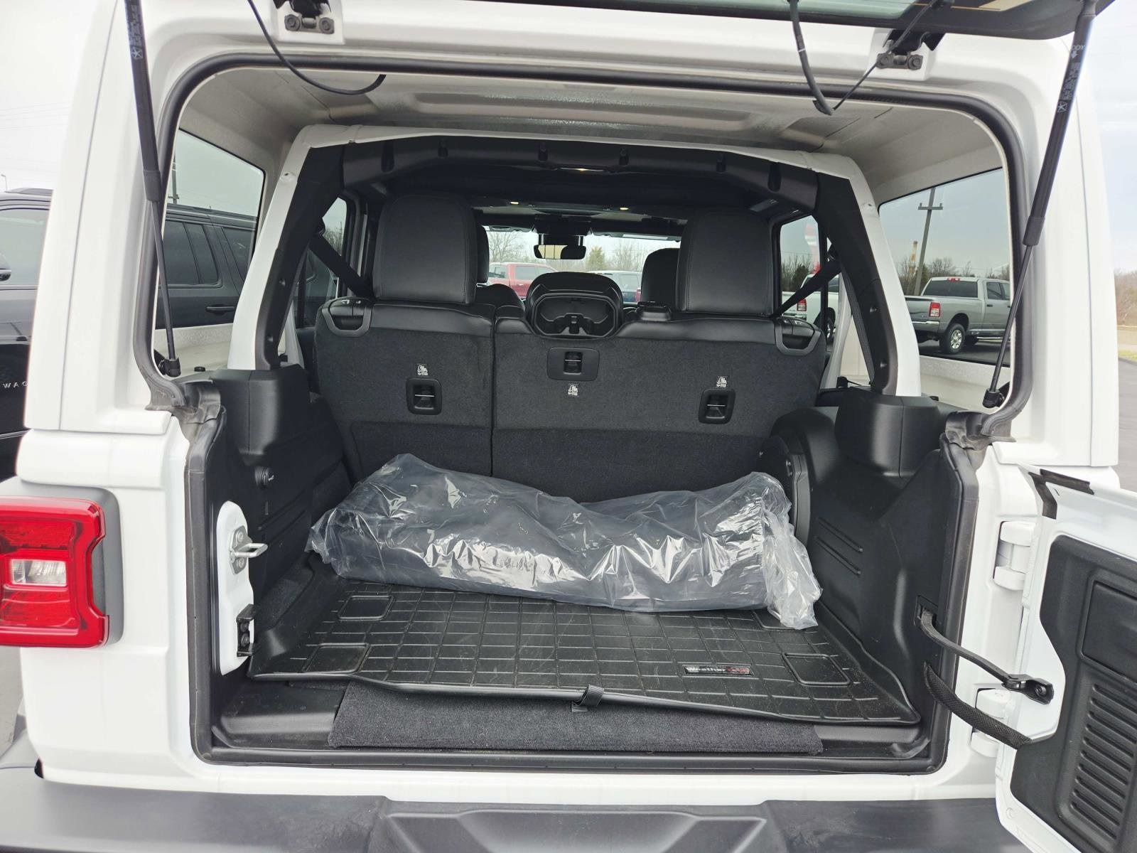 2025 Jeep Wrangler 4-Door Sahara - Photo 15