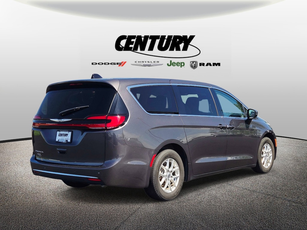 Used 2023 Chrysler Pacifica Touring L Touring L FWD