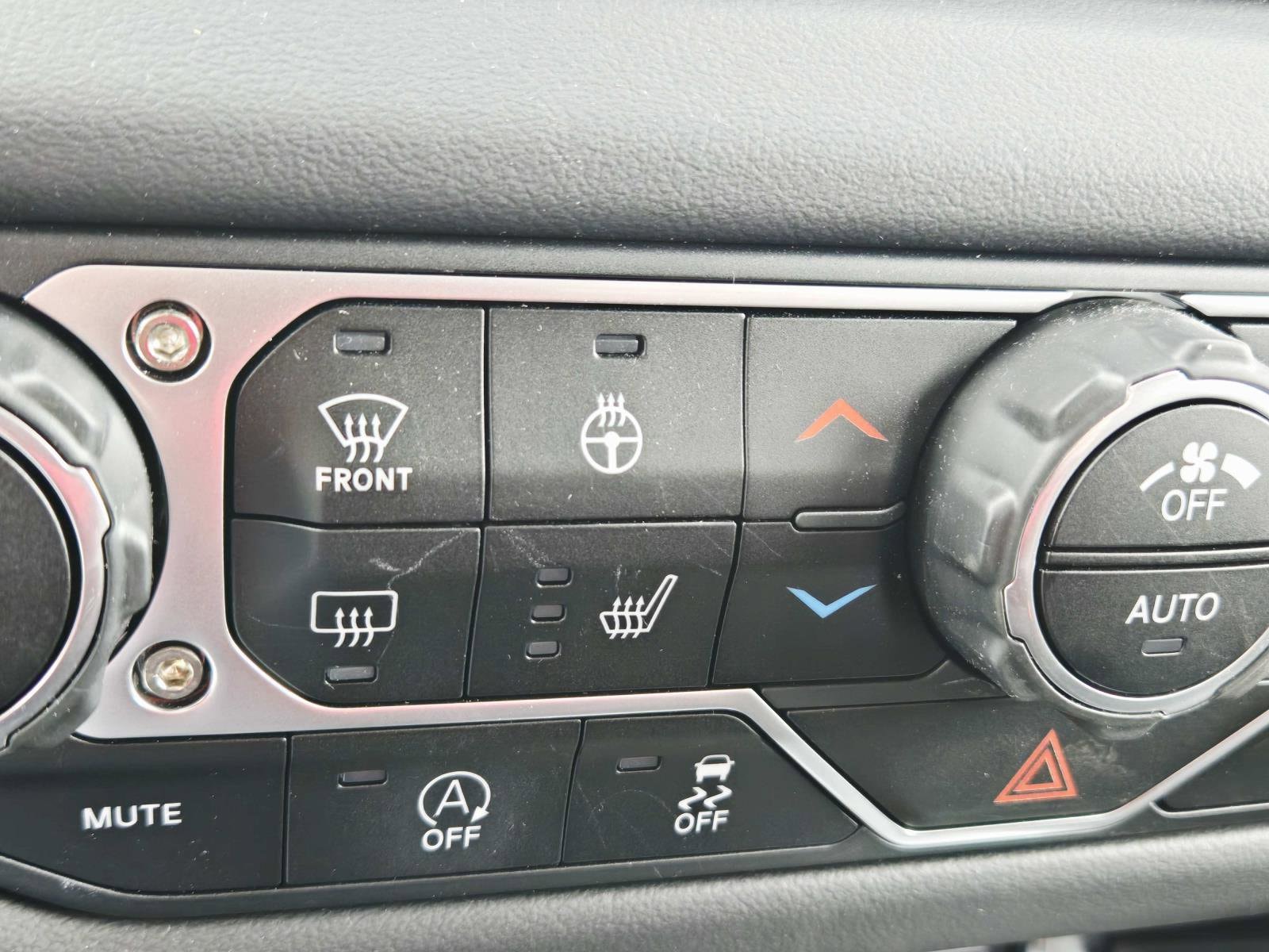 2025 Jeep Wrangler 4-Door Sahara - Photo 35