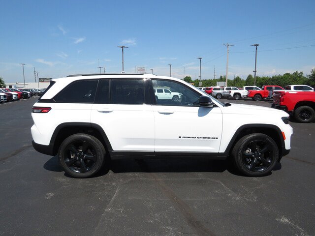 Used 2023 Jeep Grand Cherokee Altitude with VIN 1C4RJHAG6PC512790 for sale in Wentzville, MO