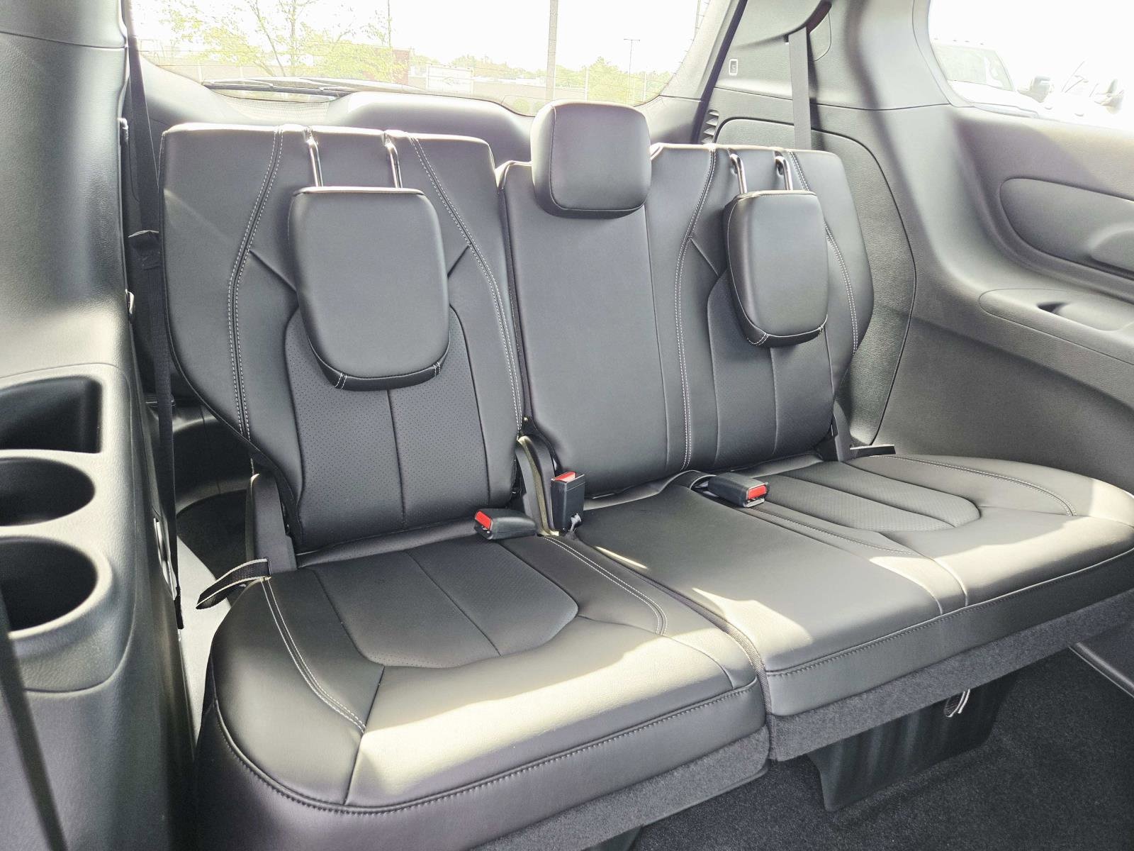 2026 Chrysler Pacifica Select - Photo 15