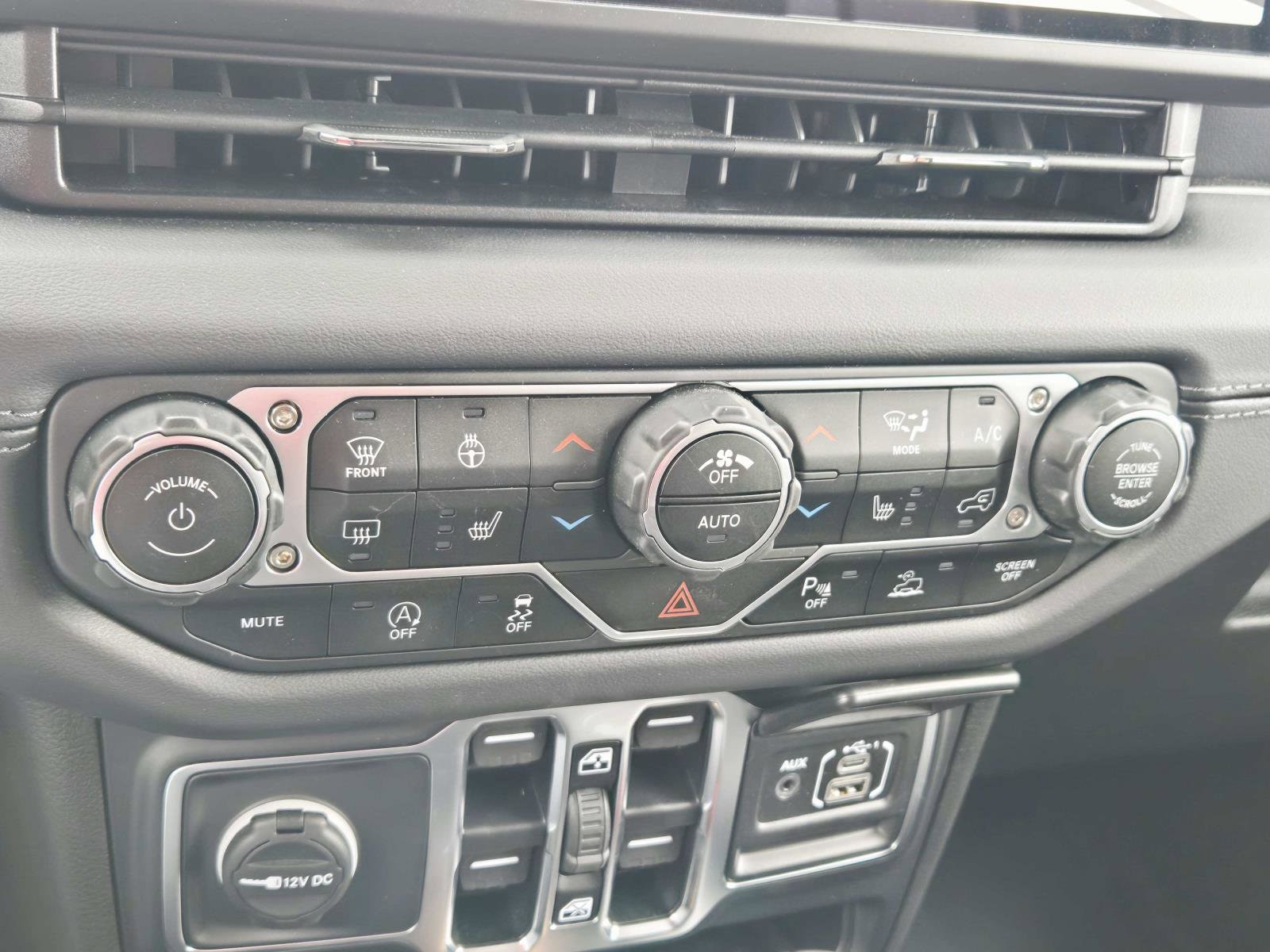 2025 Jeep Wrangler 4-Door Sahara - Photo 34