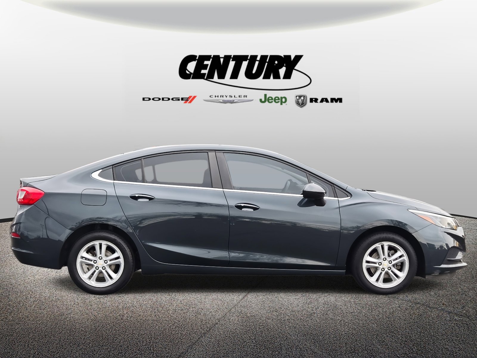 2017 Chevrolet Cruze LT photo 2