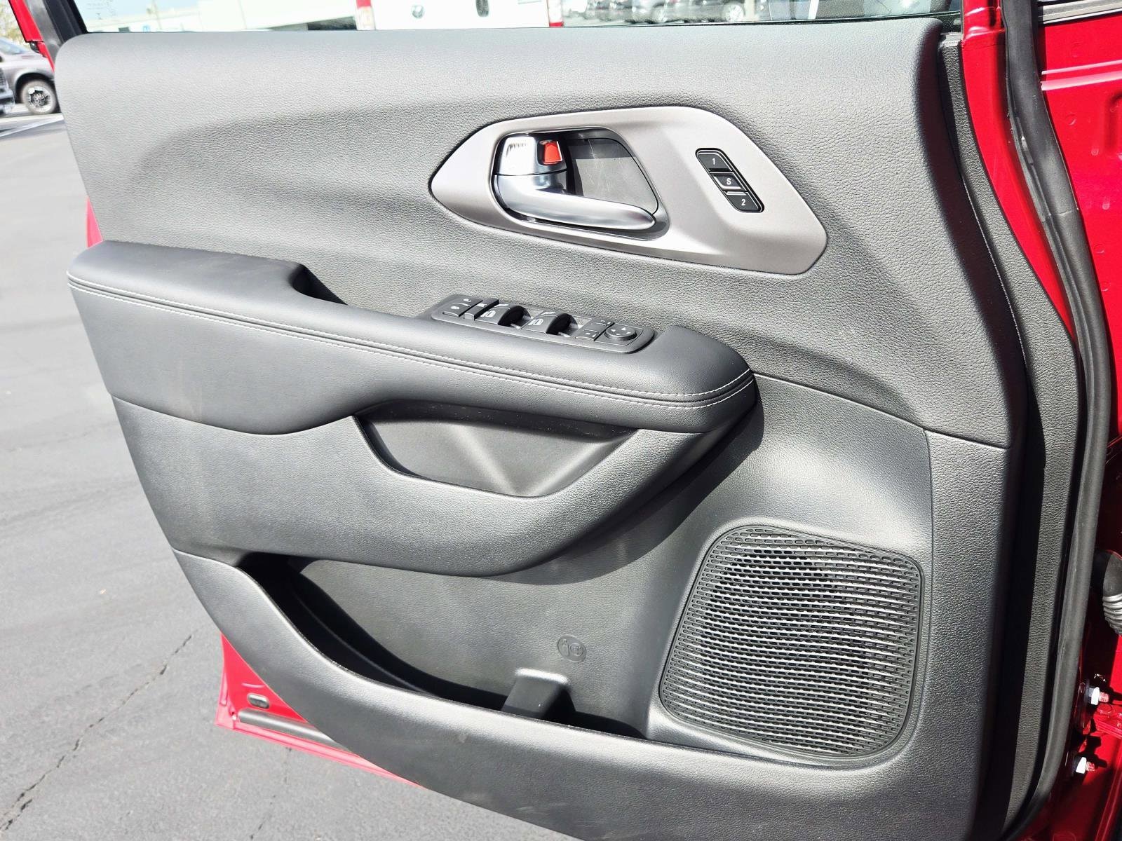 2026 Chrysler Pacifica Select - Photo 31
