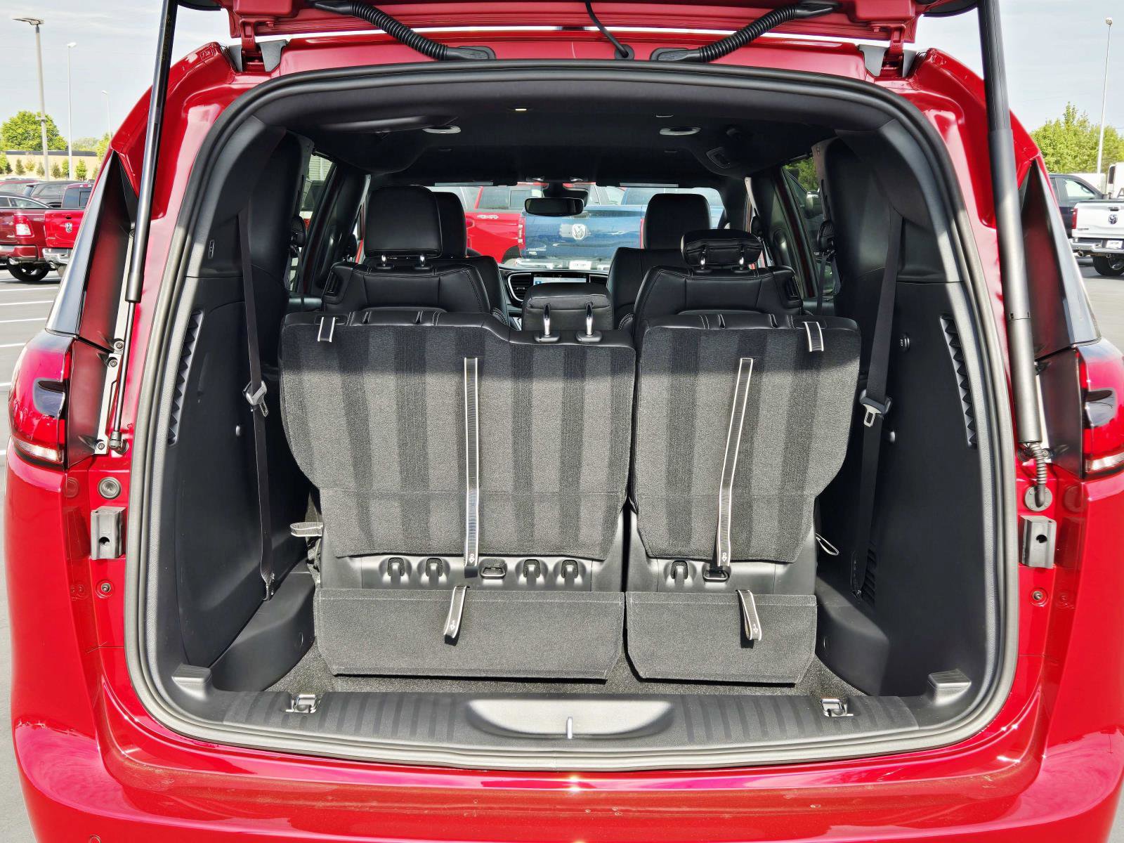 2026 Chrysler Pacifica Select - Photo 14