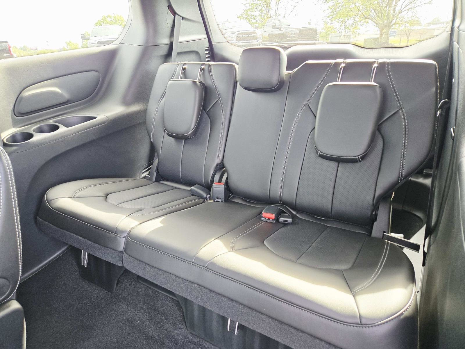 2026 Chrysler Pacifica Select - Photo 13