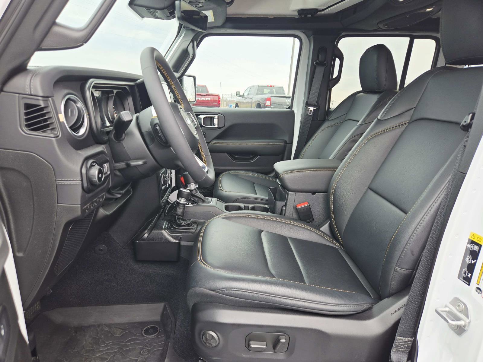 2025 Jeep Wrangler 4-Door Sahara - Photo 12