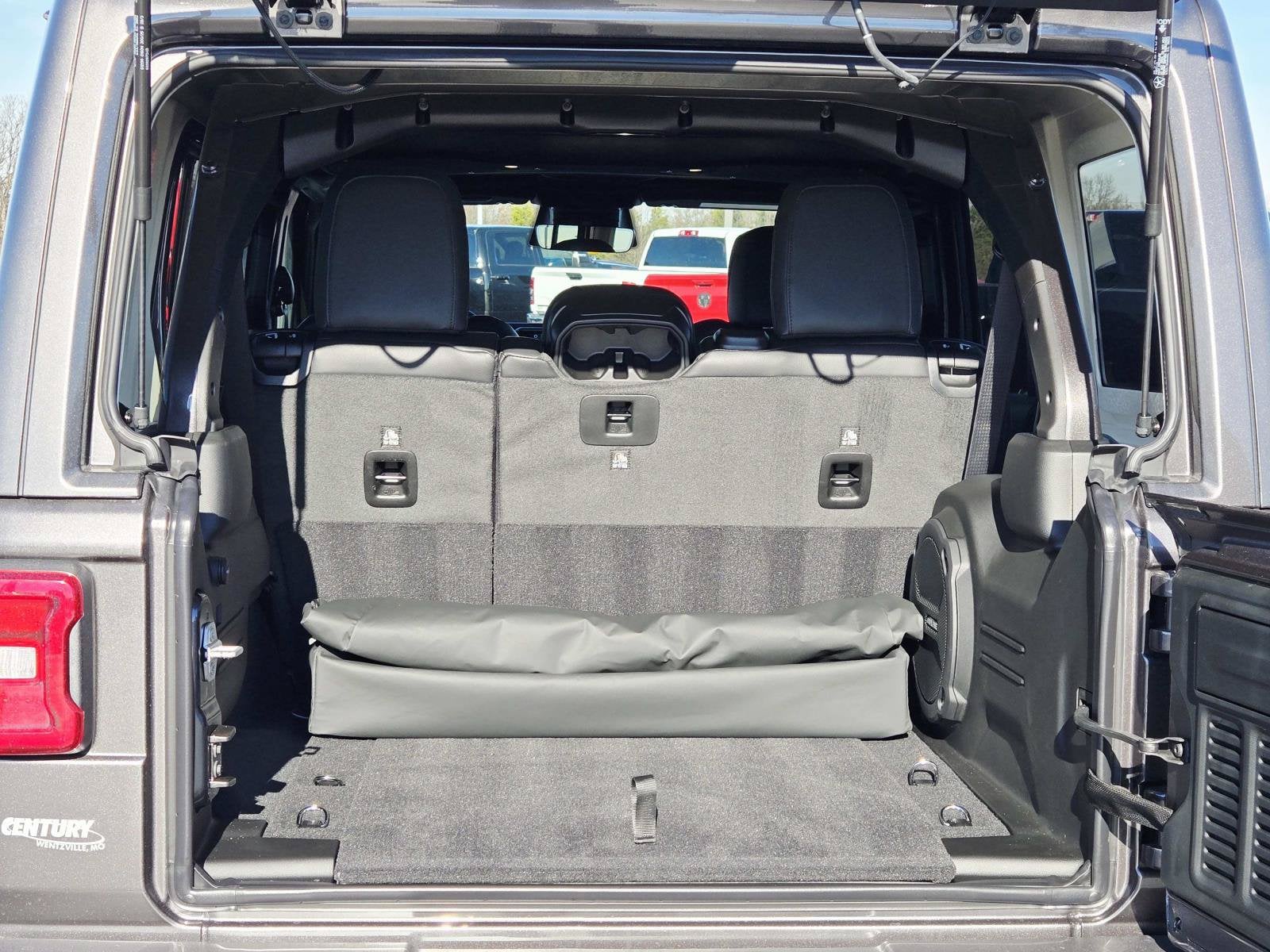 2026 Jeep Wrangler 4-Door Sahara - Photo 15
