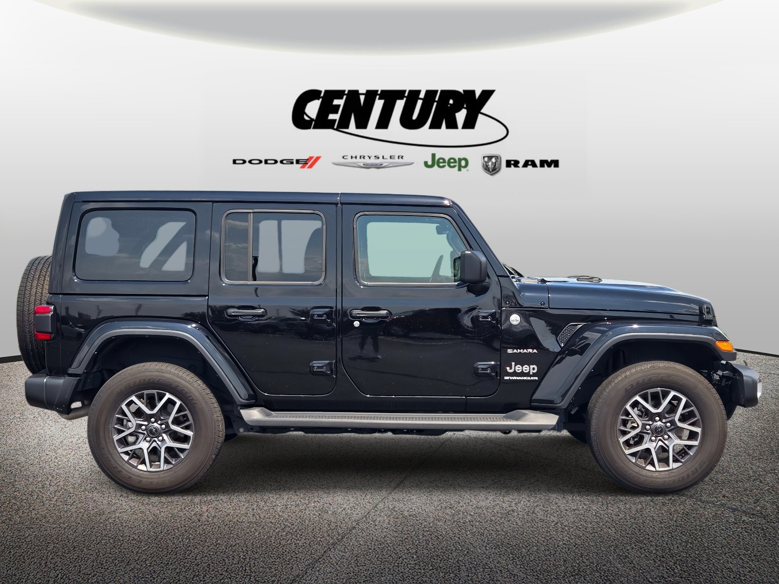2024 Jeep Wrangler Sahara photo 2
