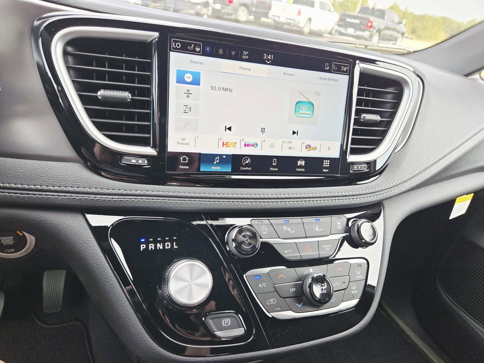 2026 Chrysler Pacifica Select - Photo 24