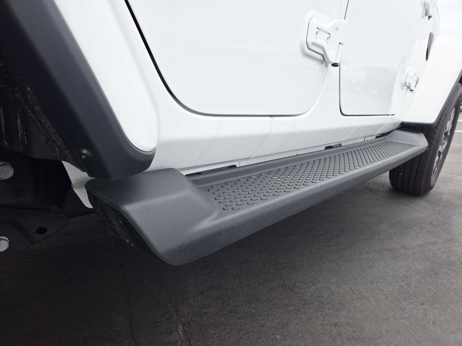 2025 Jeep Wrangler 4-Door Sahara - Photo 19