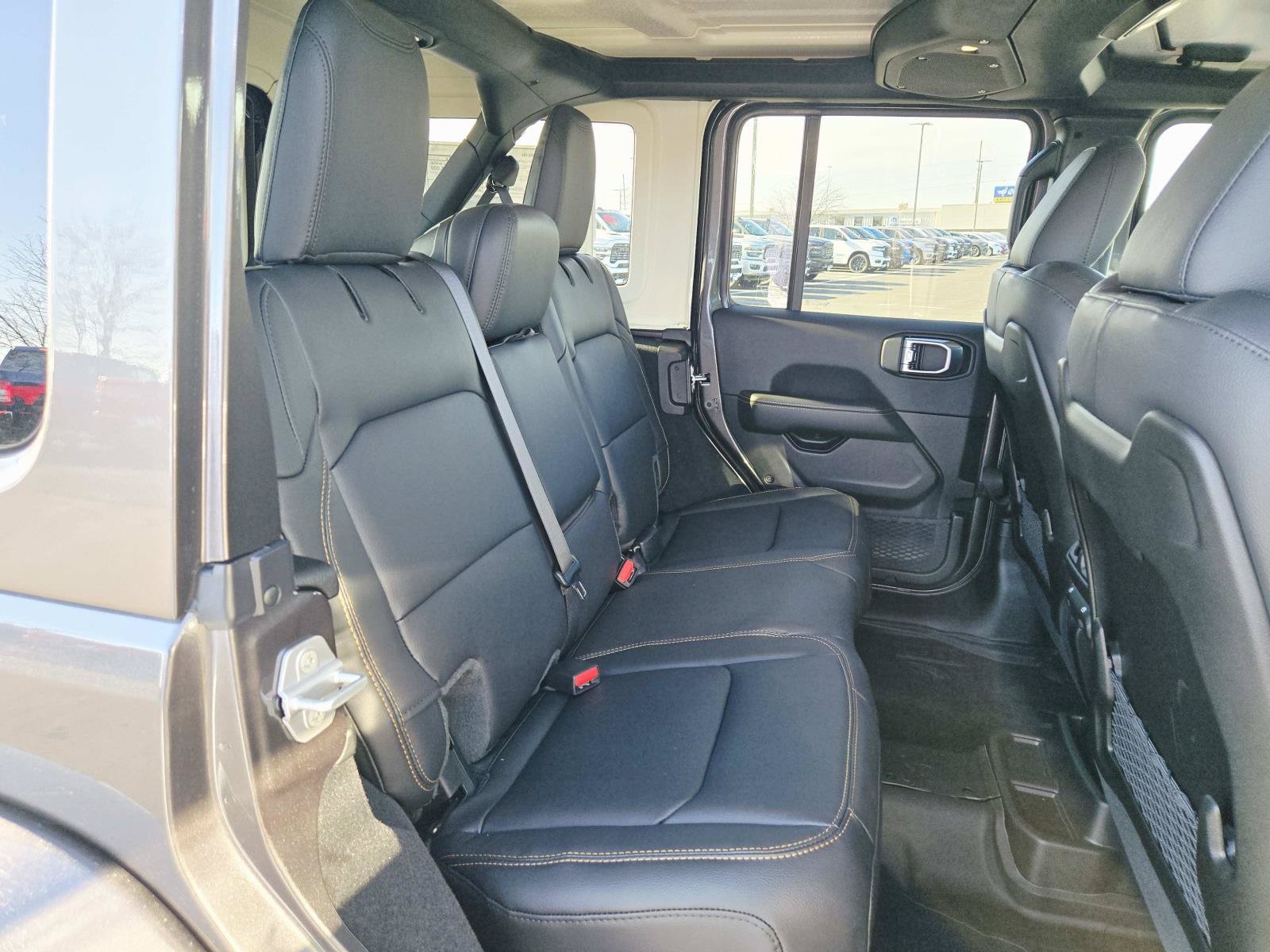 2026 Jeep Wrangler 4-Door Sahara - Photo 17