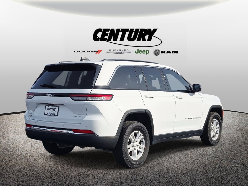 Used 2024 Jeep Grand Cherokee Laredo Laredo 4x4