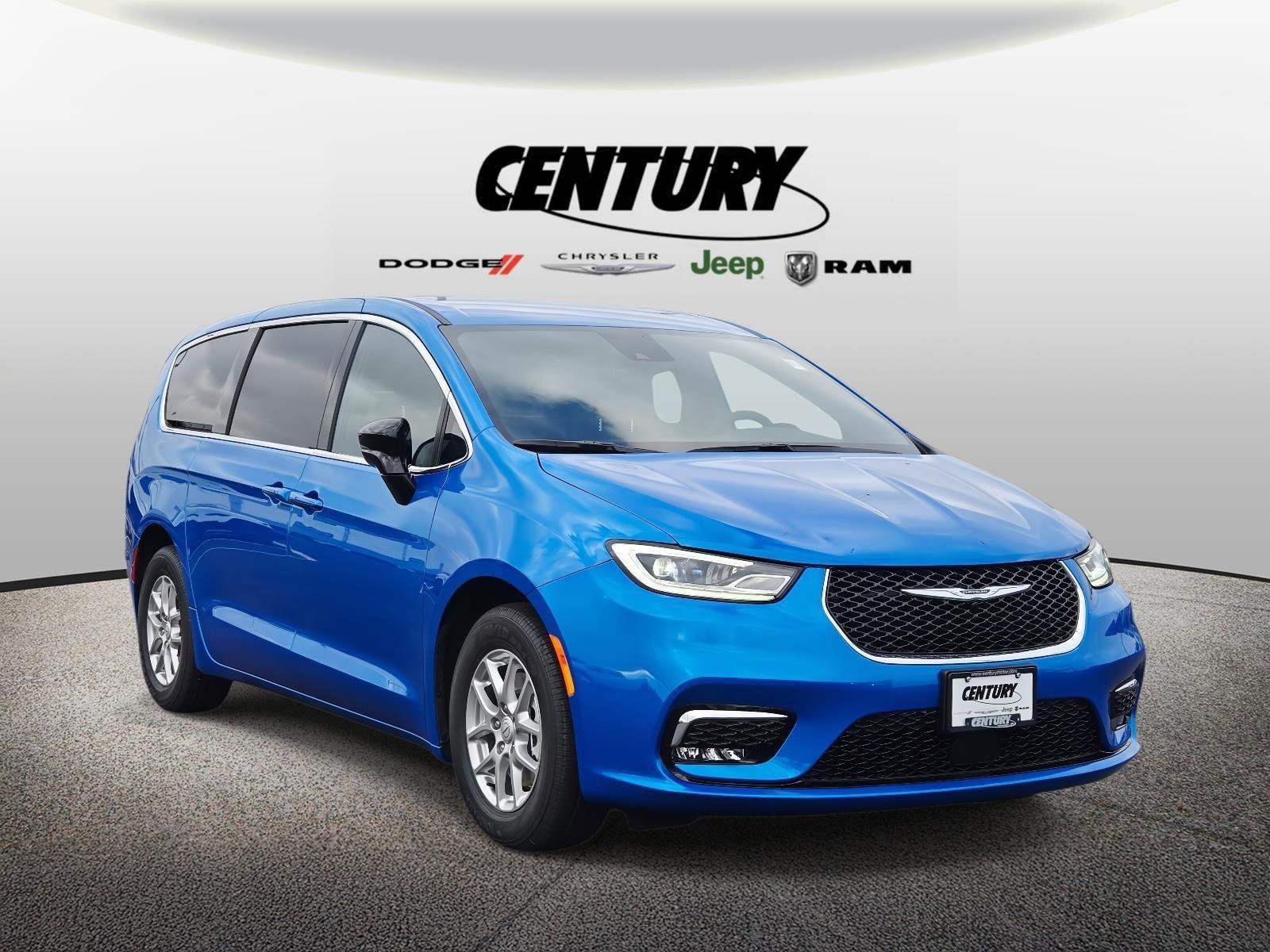 2026 Chrysler Pacifica Select's photo