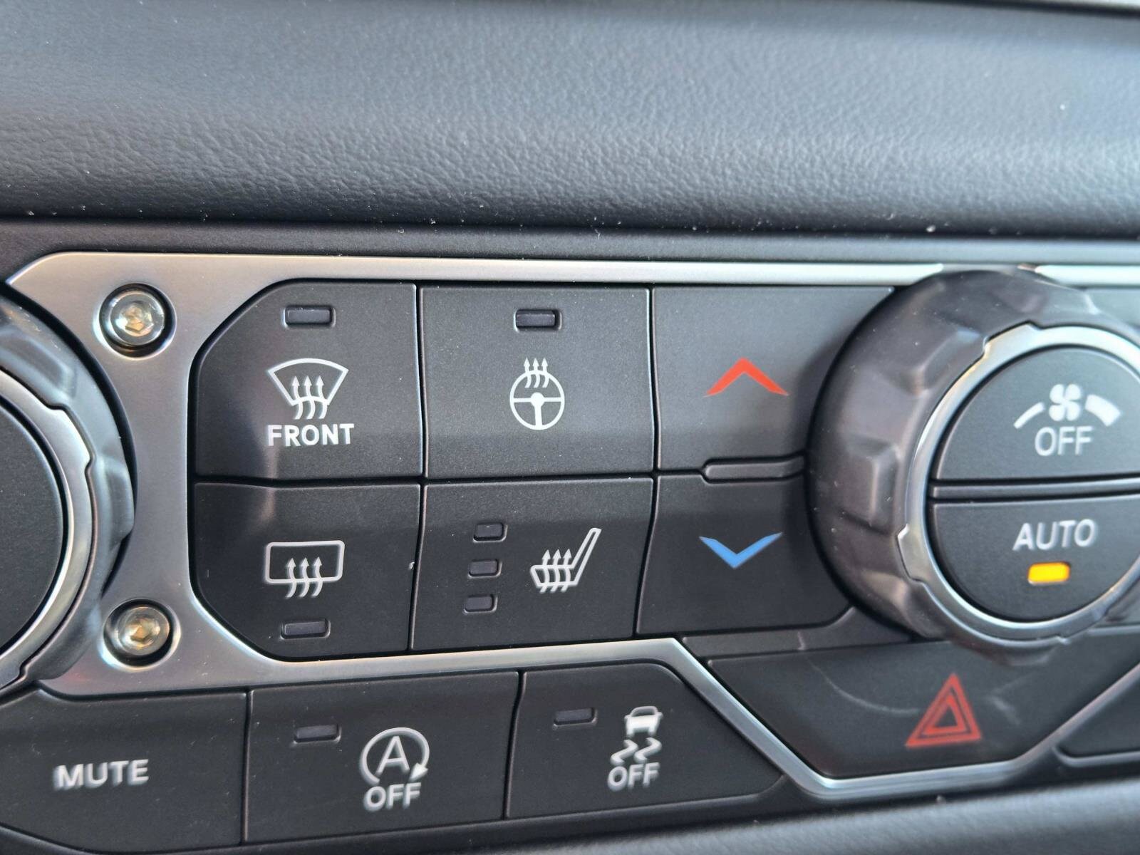 2026 Jeep Wrangler 4-Door Sahara - Photo 32