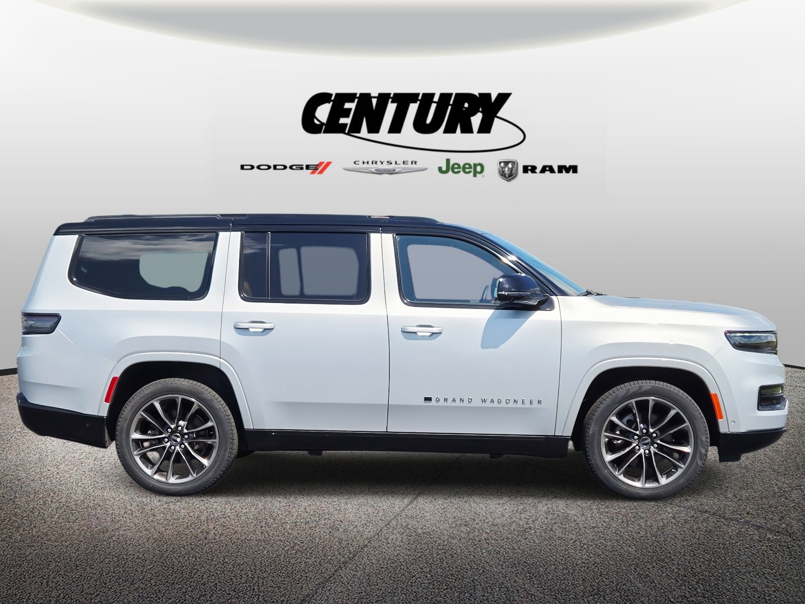 2024 Jeep Grand Wagoneer III photo 2