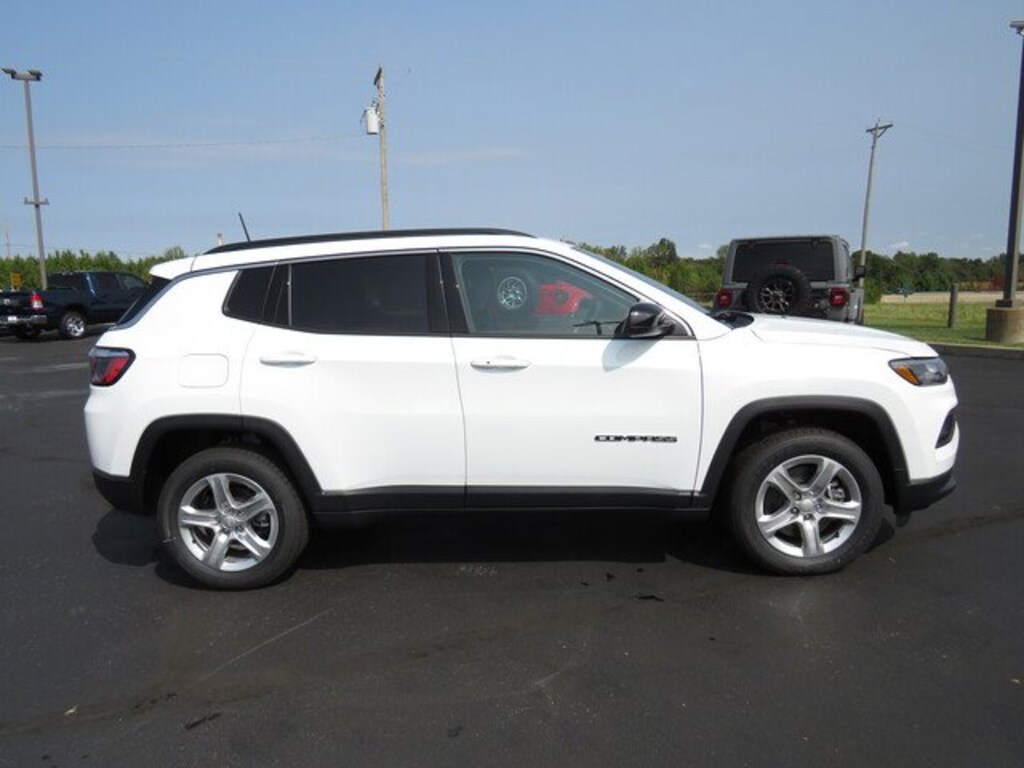 New 2024 Bright White Jeep Compass LATITUDE 4X4 For Sale Wentzville, MO 633854857
