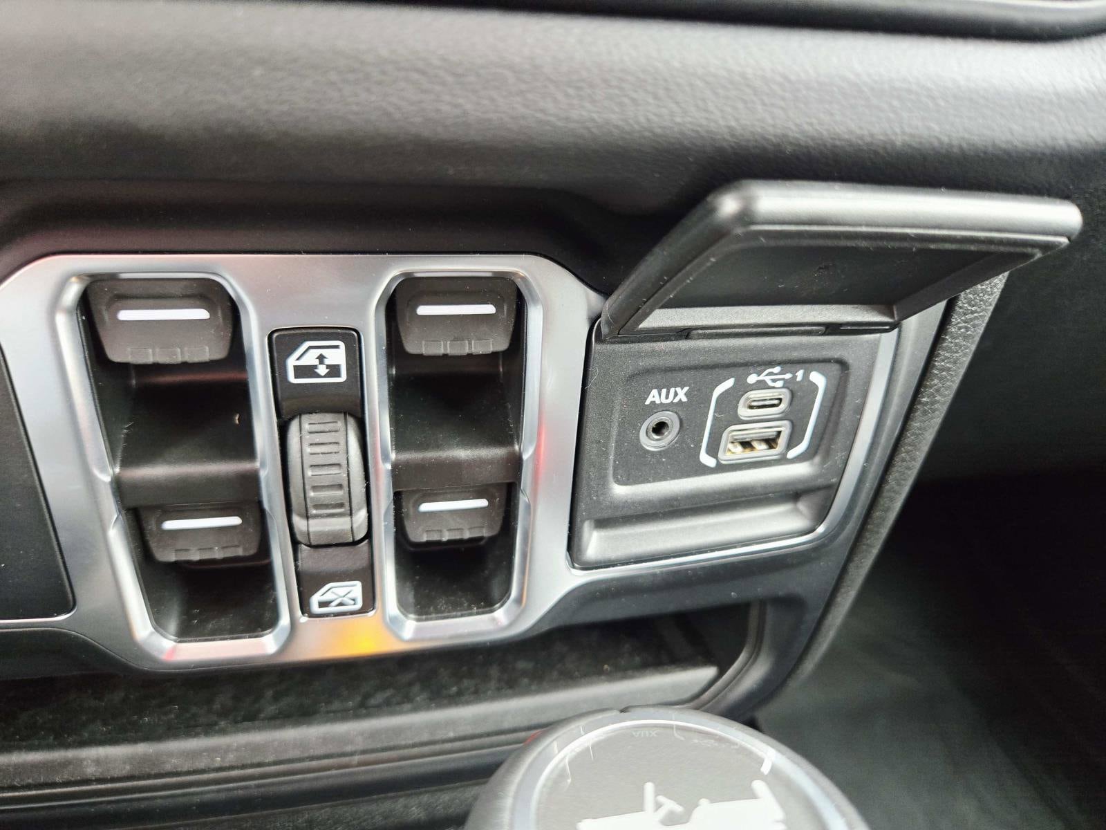 2025 Jeep Wrangler 4-Door Sahara - Photo 36