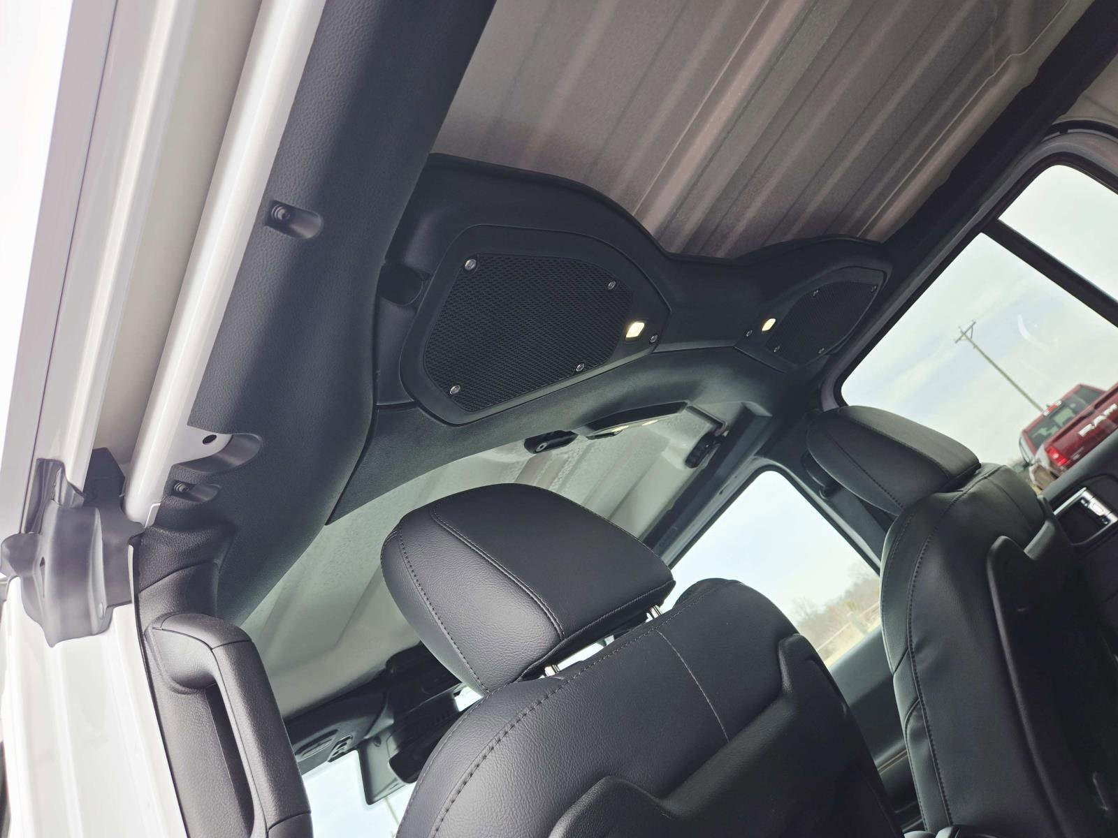 2025 Jeep Wrangler 4-Door Sahara - Photo 14