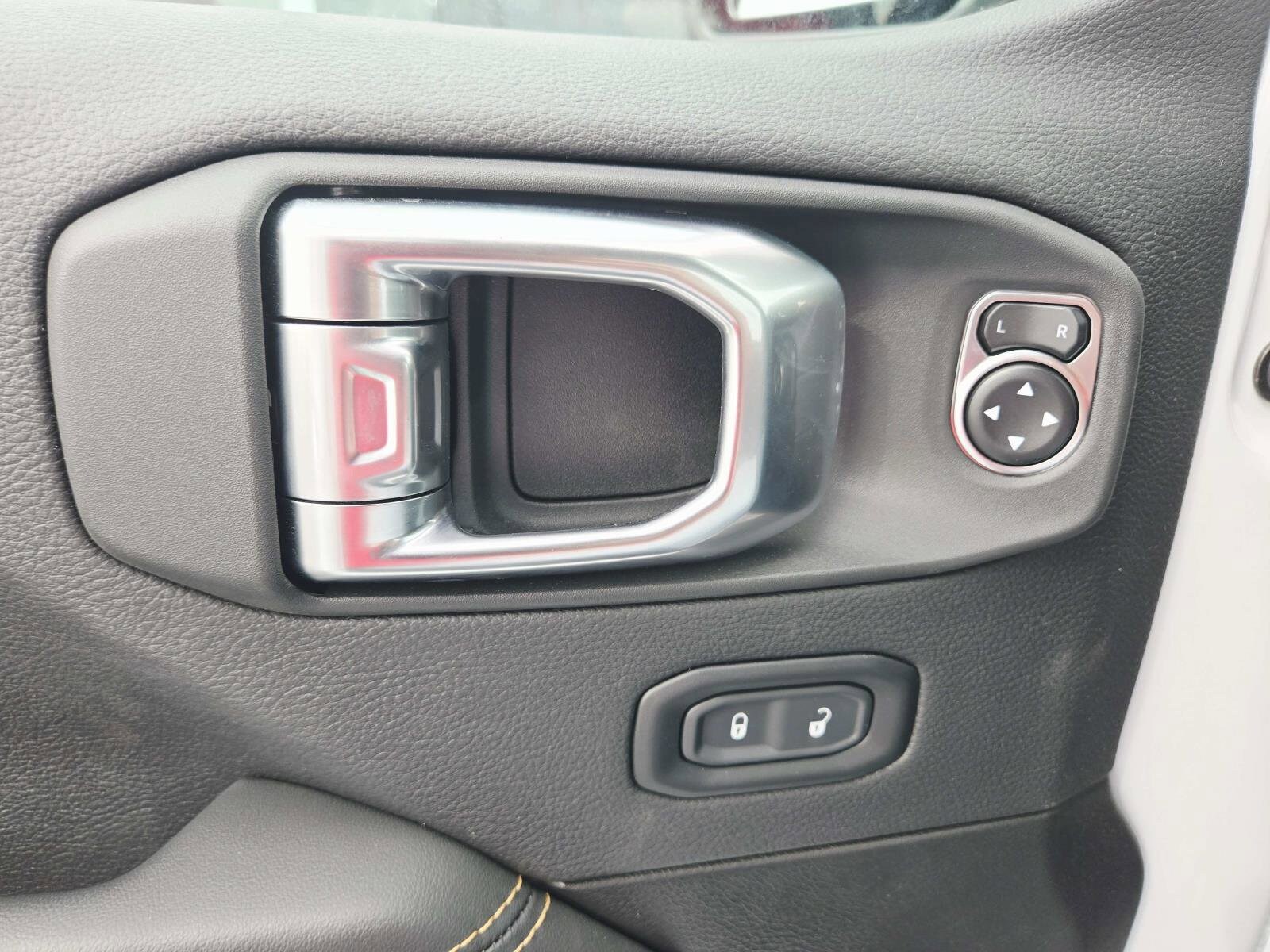 2025 Jeep Wrangler 4-Door Sahara - Photo 41