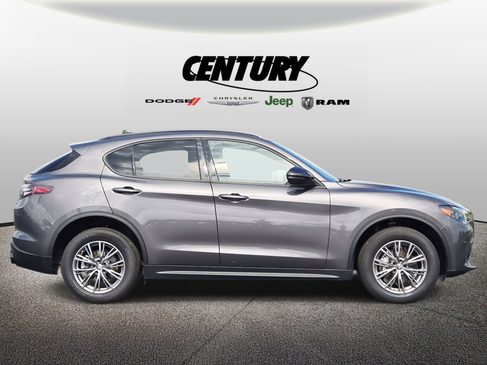 2024 Alfa Romeo Stelvio Sprint photo 2