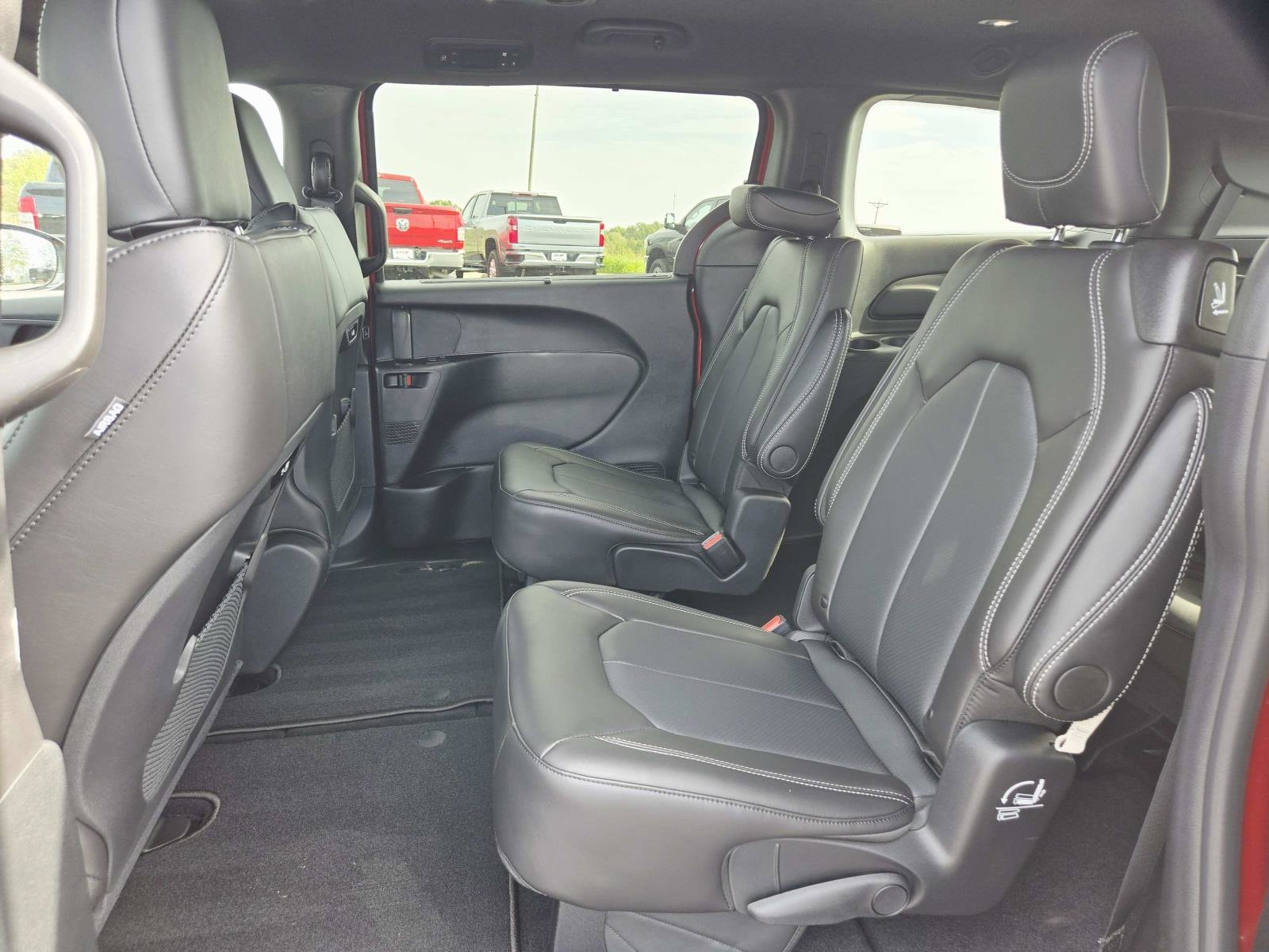 2026 Chrysler Pacifica Select - Photo 12