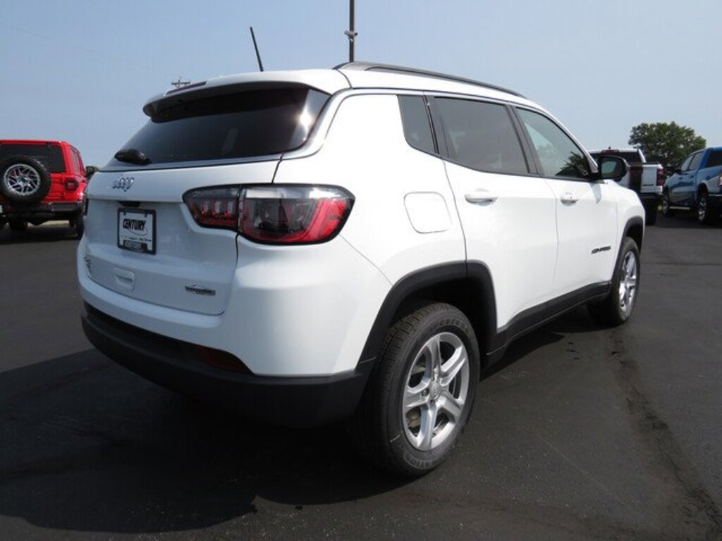 New 2024 Bright White Jeep Compass LATITUDE 4X4 For Sale Wentzville, MO 633854857