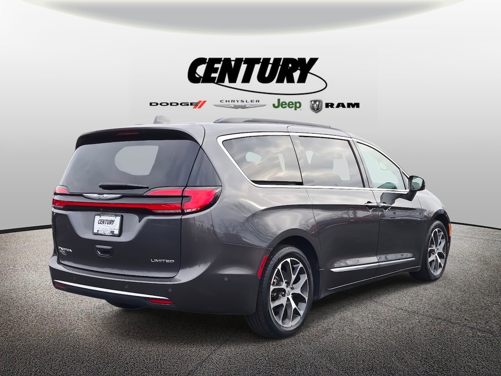 Used 2022 Chrysler Pacifica Limited Limited FWD