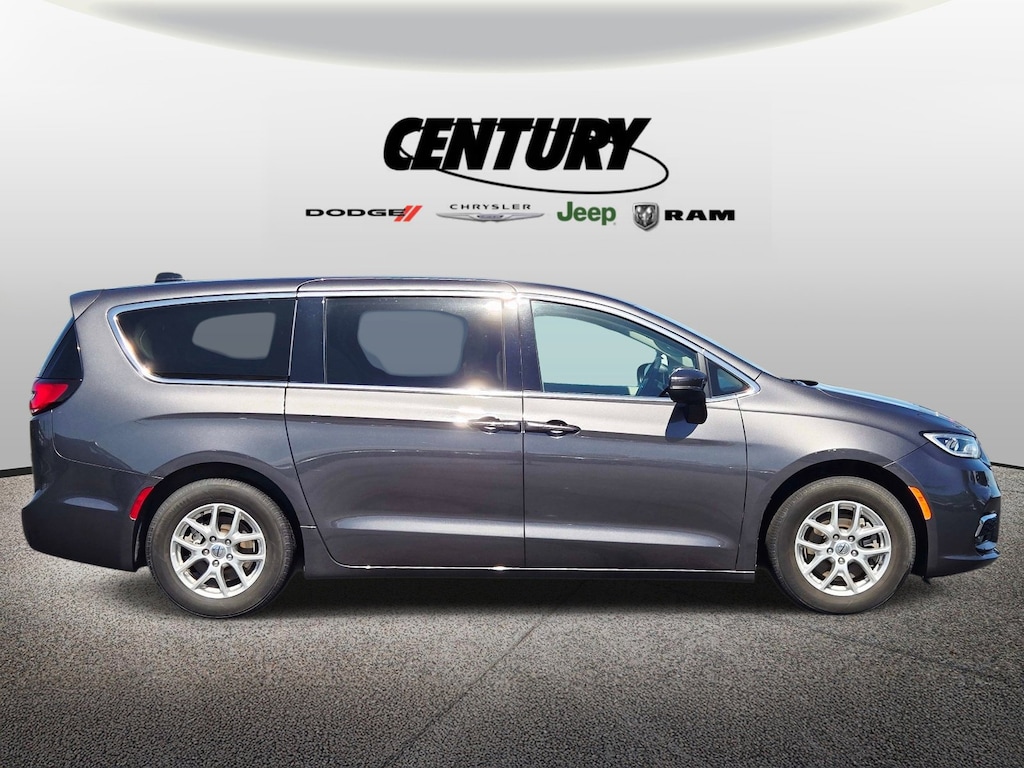 Used 2023 Chrysler Pacifica Touring L Touring L FWD
