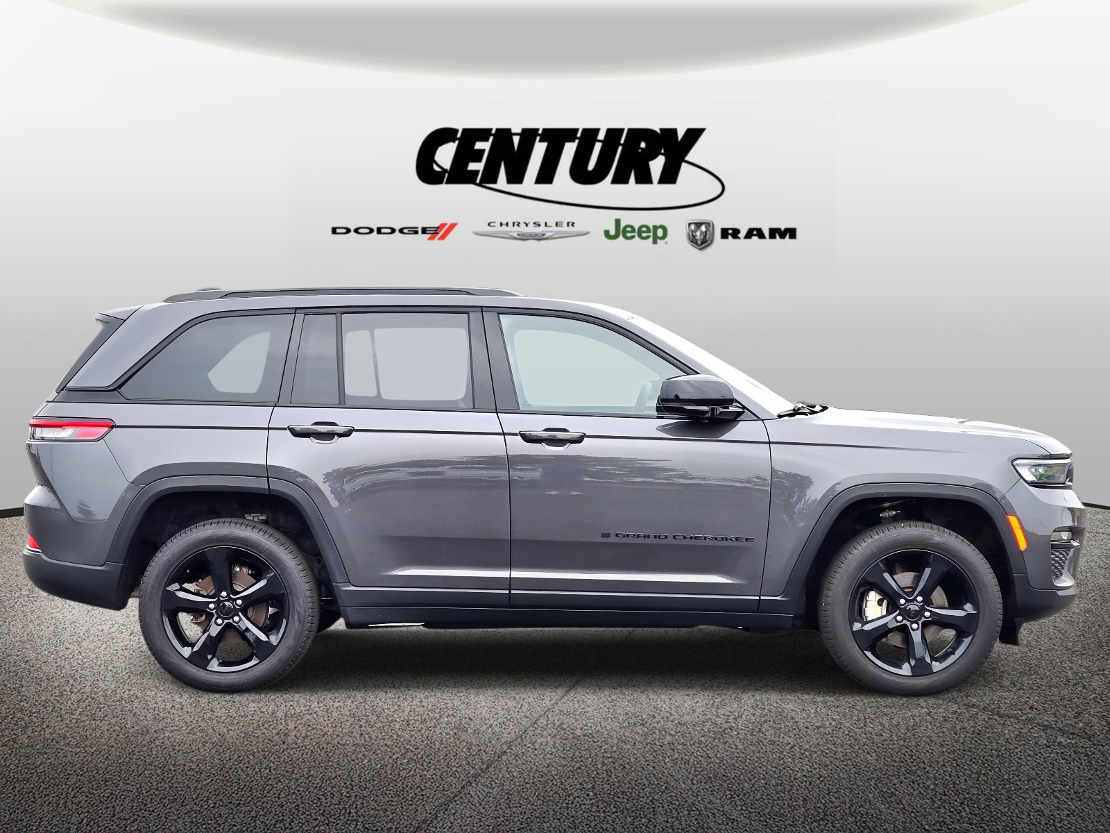 Used 2024 Jeep Grand Cherokee Limited with VIN 1C4RJHBG6RC231641 for sale in Wentzville, MO