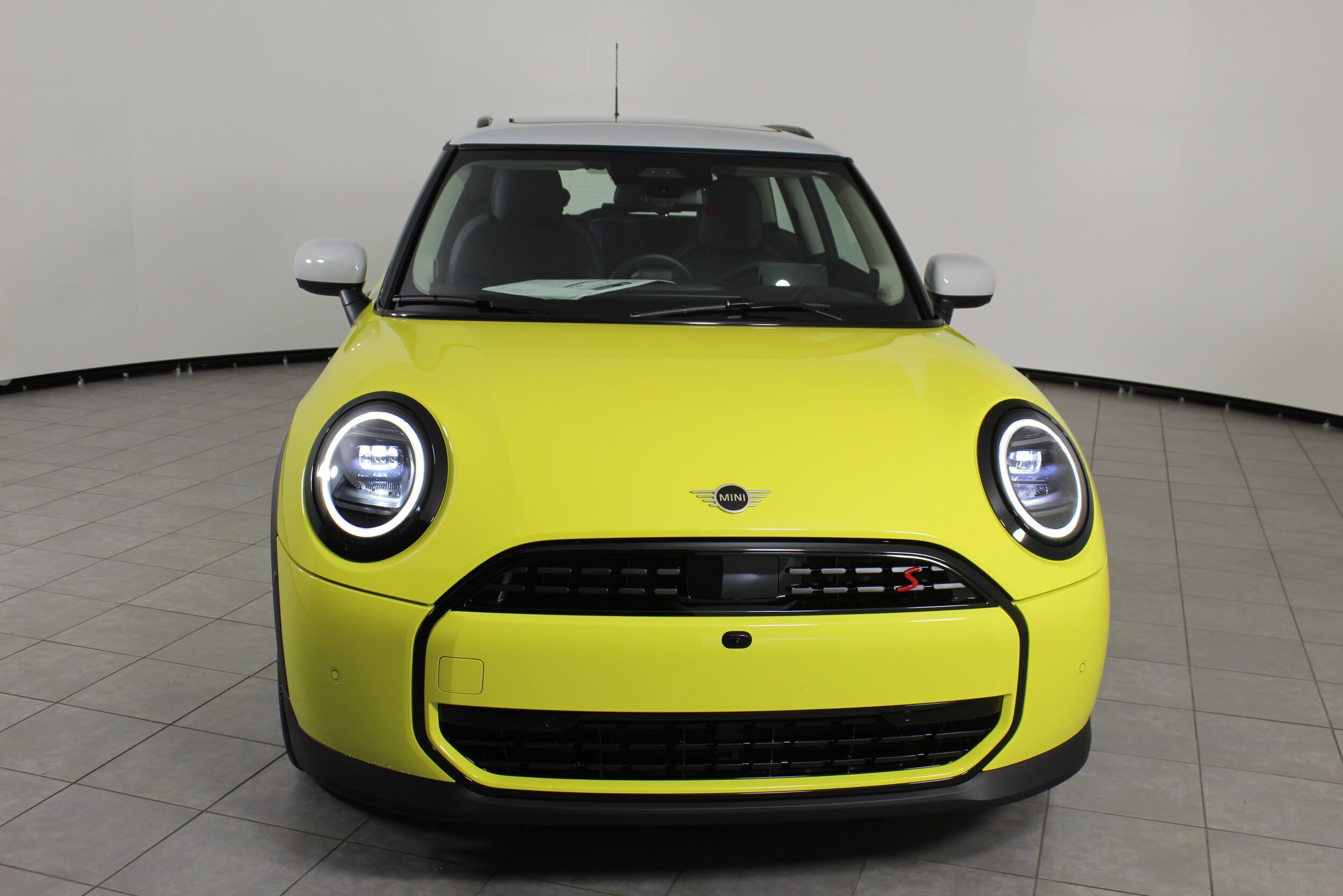 2025 Mini Cooper 2 Door Hardtop Iconic photo 3