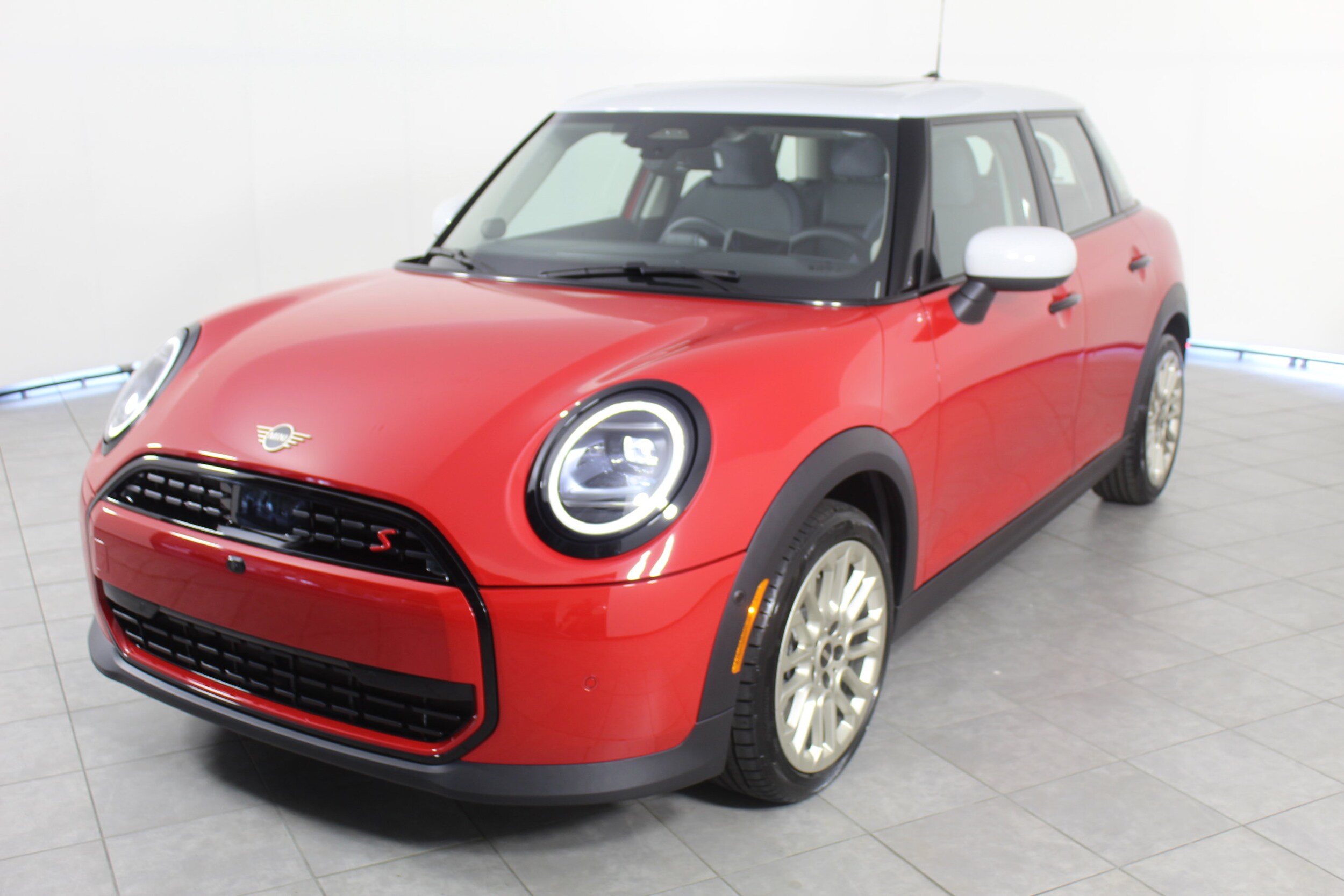 2025 Mini Cooper S Hardtop 4 Door Iconic photo 4