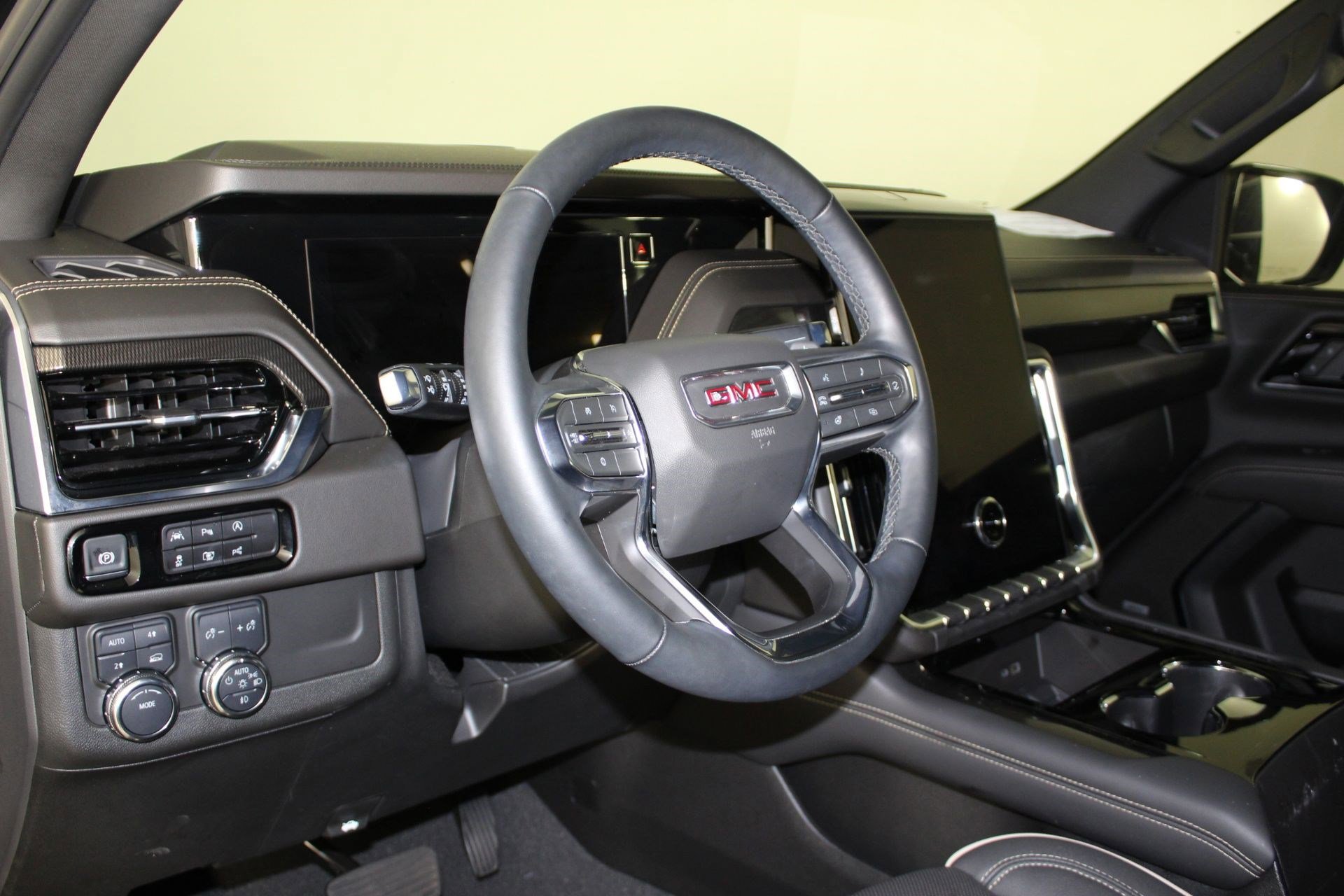 2025 Gmc Yukon photo 3