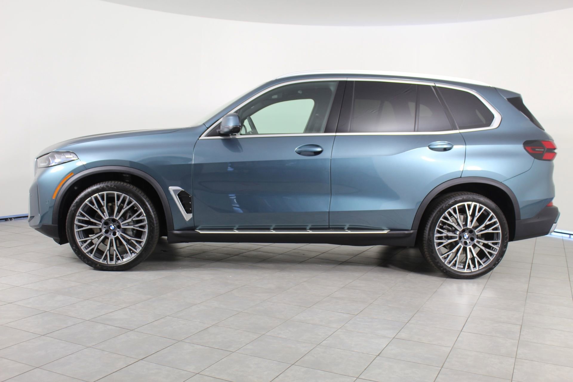 2026 Bmw X5 xDrive40i photo 2
