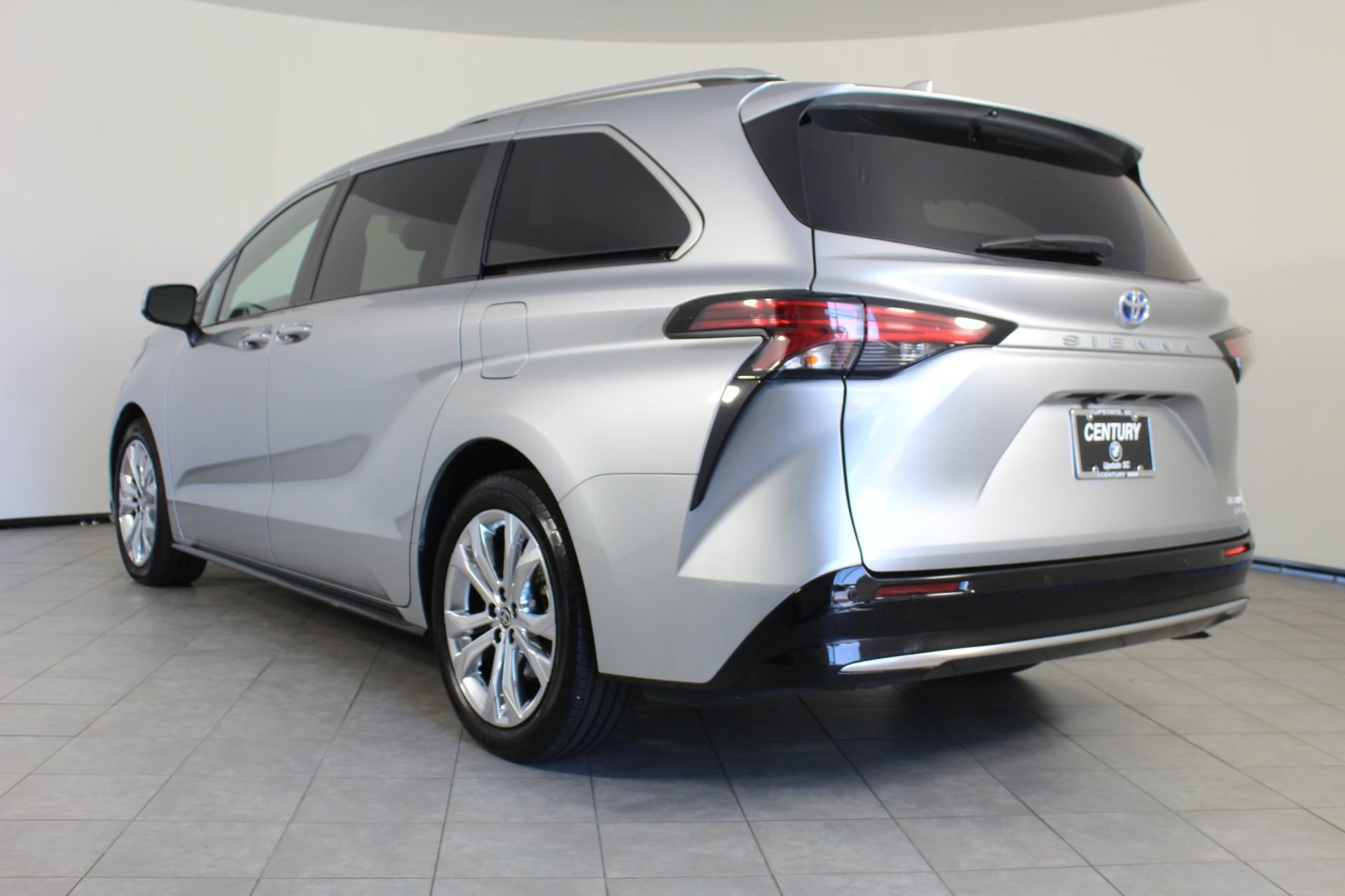 2022 Toyota Sienna Platinum photo 2