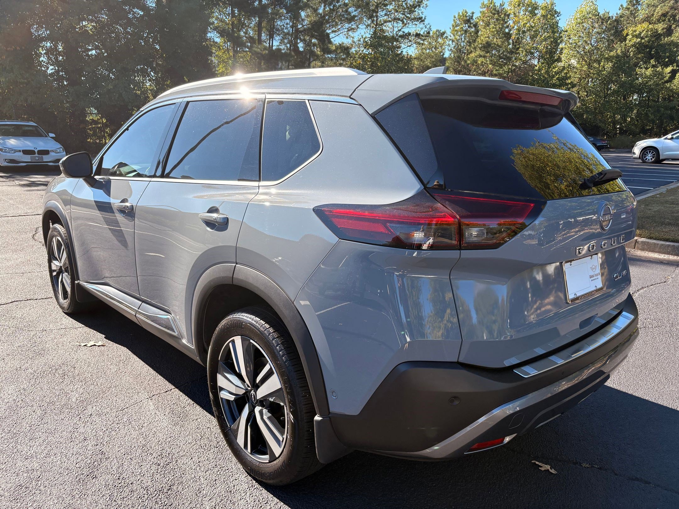 2023 Nissan Rogue SL photo 3