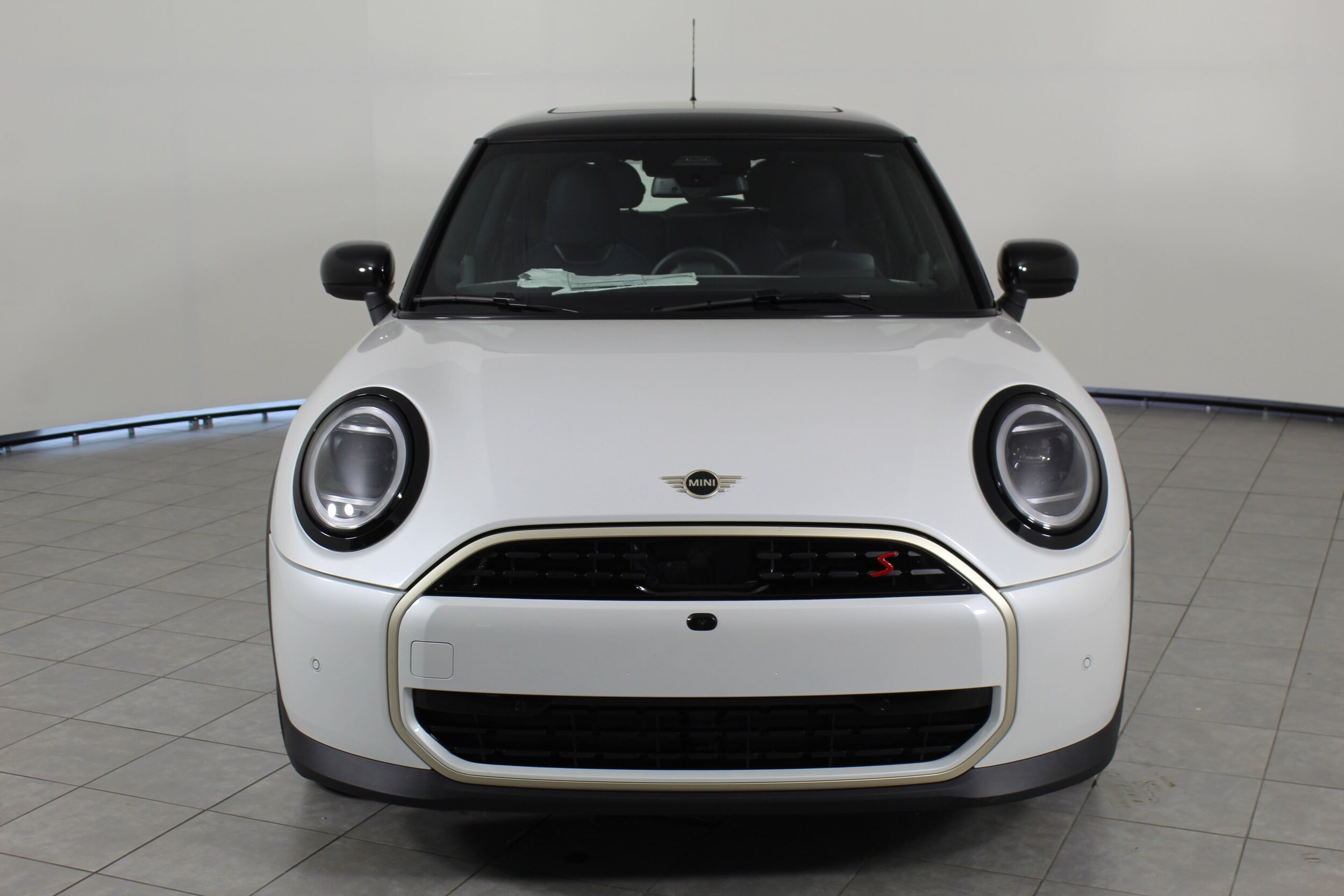 2025 Mini Cooper 2 Door Hardtop Iconic photo 3