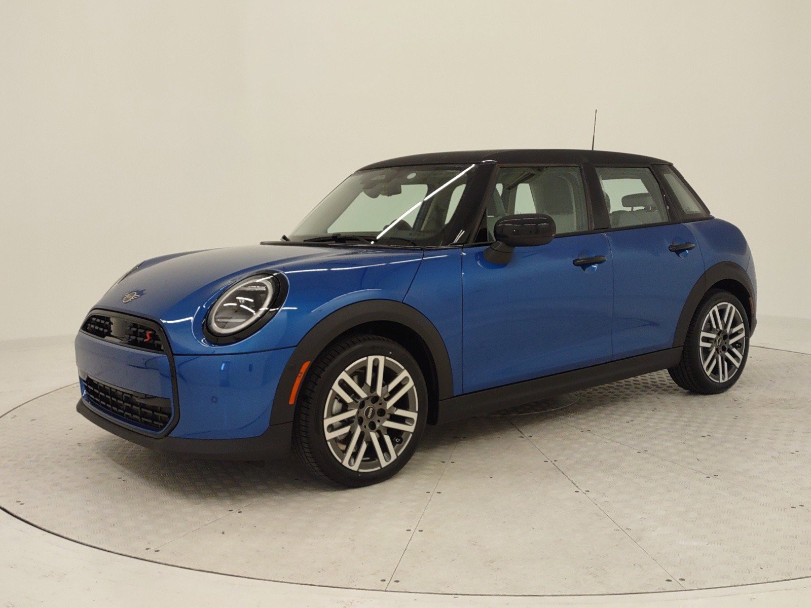 2025 Mini Cooper 4 Door Hardtop Signature photo 4