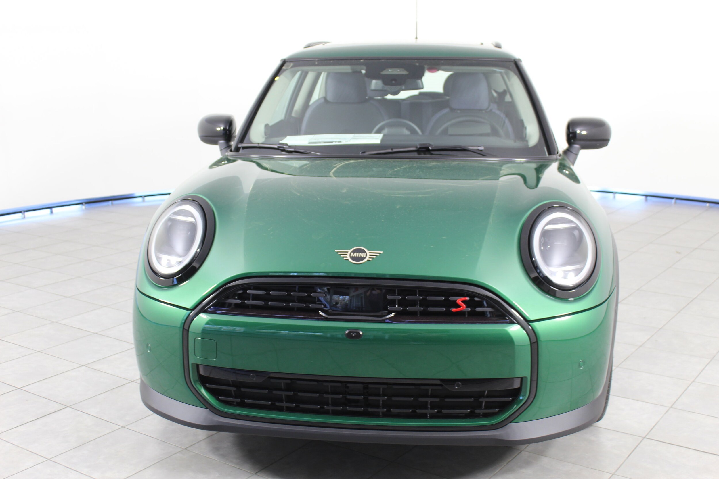 2025 Mini Cooper 2 Door Hardtop Iconic photo 3