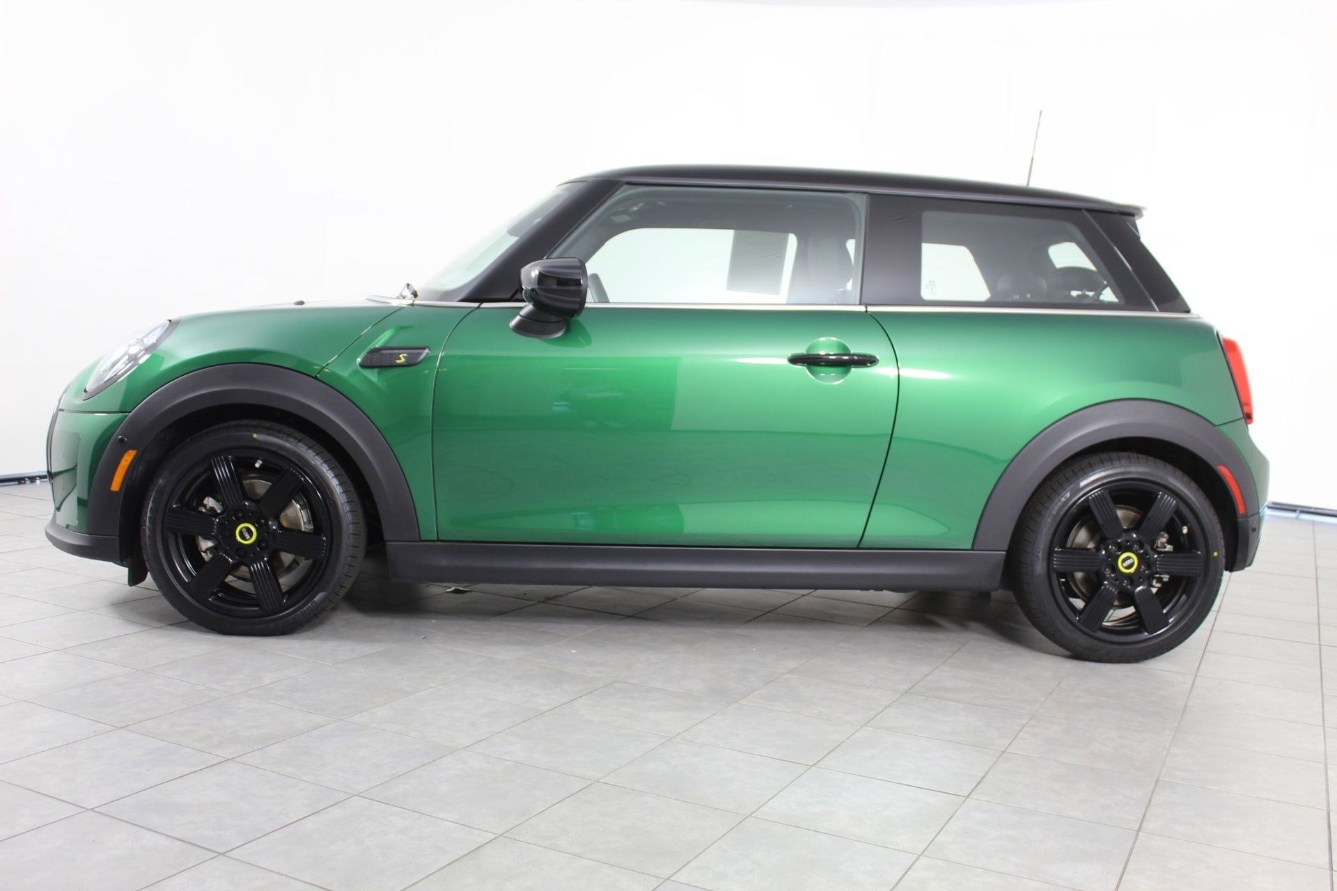 Used 2024 MINI Hardtop 2 Door SE with VIN WMW13DJ06R2V54000 for sale in Greenville, SC