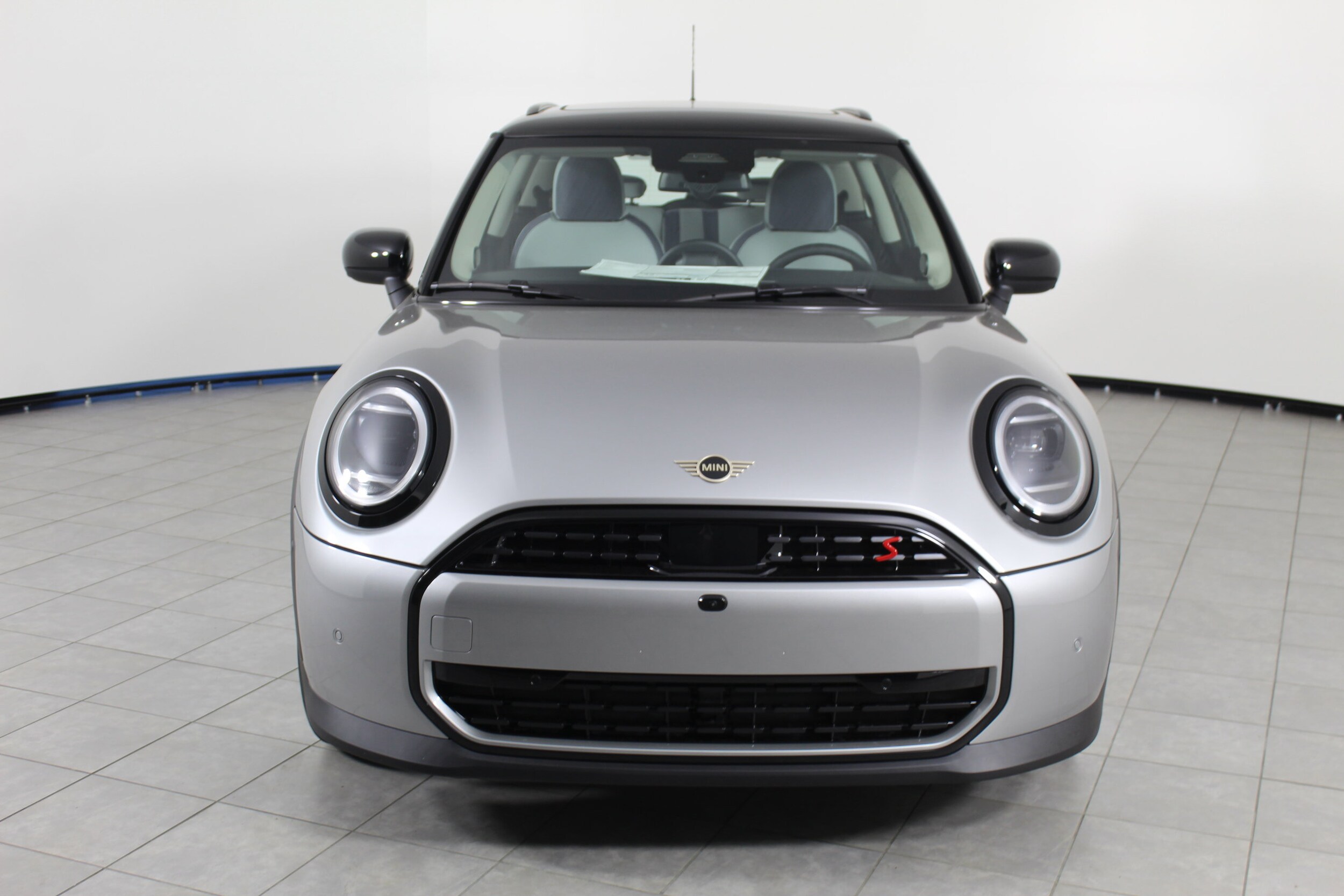 2025 Mini Cooper 2 Door Hardtop Iconic photo 3