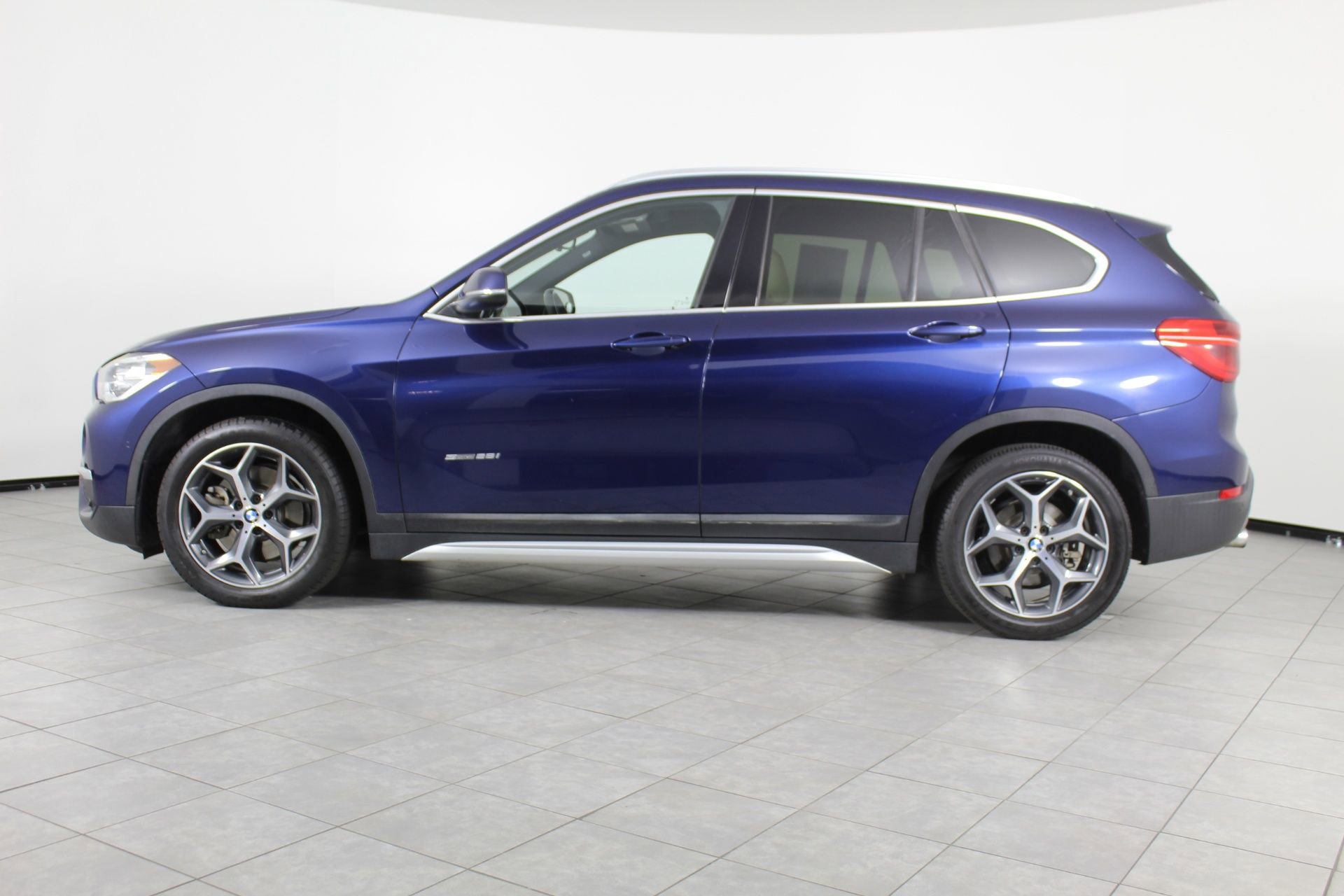 2017 Bmw X1 sDrive28i photo 2
