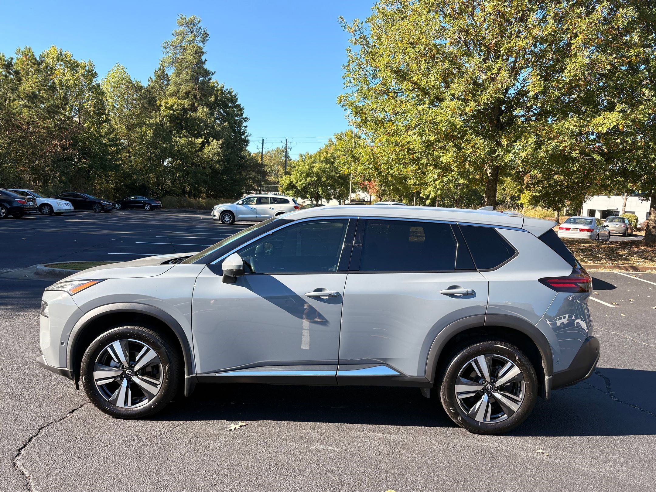 2023 Nissan Rogue SL photo 2