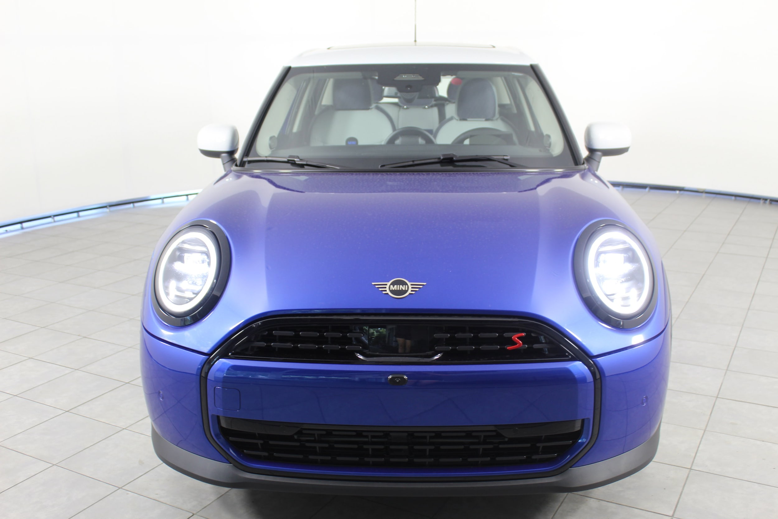 2025 Mini Cooper S Hardtop 4 Door Iconic photo 3
