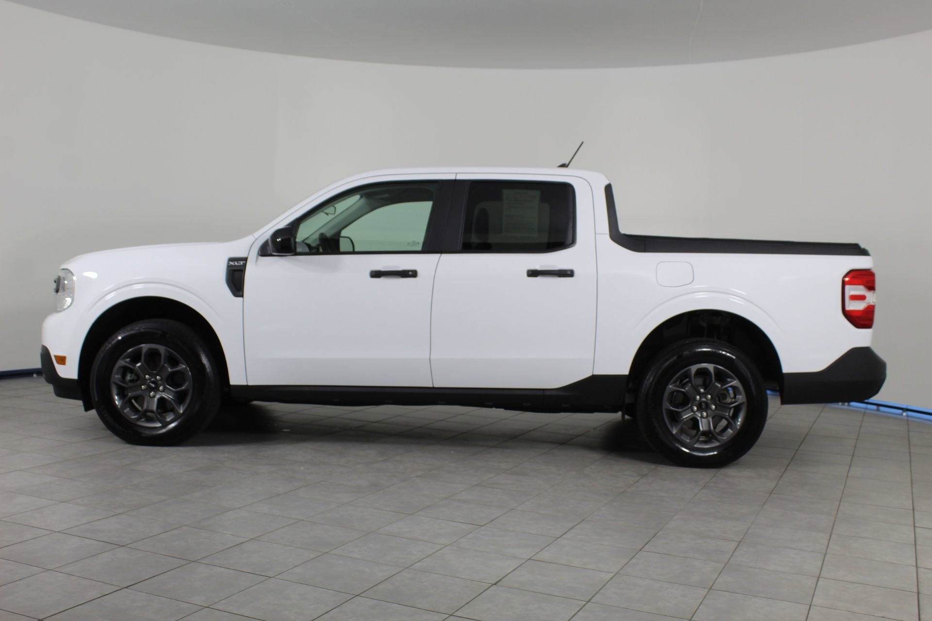 2024 Ford Maverick XLT photo 2