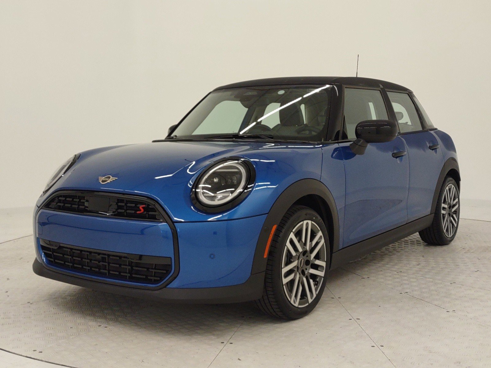 2025 Mini Cooper 4 Door Hardtop Signature photo 3